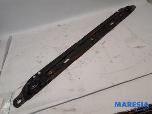 Gebruikte Radiateurbalk Peugeot 3008 I (0U/HU) 1.6 16V THP 155 Prijs € 20,00 Margeregeling aangeboden door Maresia Parts