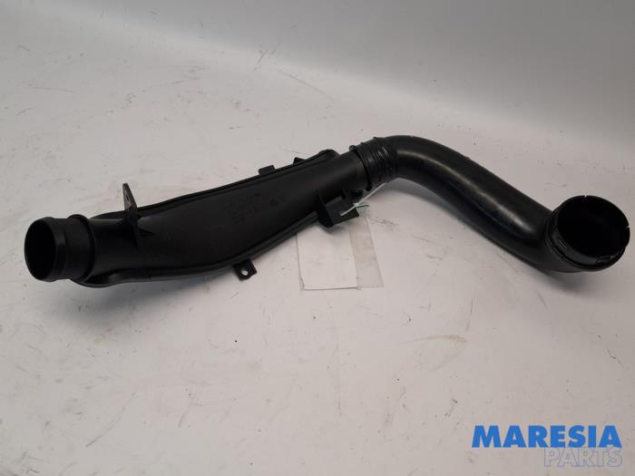 Gebruikte Intercooler Buis Peugeot 3008 I (0U/HU) 1.6 16V THP 155 Prijs € 30,00 Margeregeling aangeboden door Maresia Parts