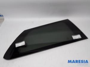 Gebruikte Portierruit 4Deurs rechts-achter Citroen C4 Cactus (0B/0P) 1.2 PureTech 110 12V Prijs € 49,99 Margeregeling aangeboden door Maresia Parts