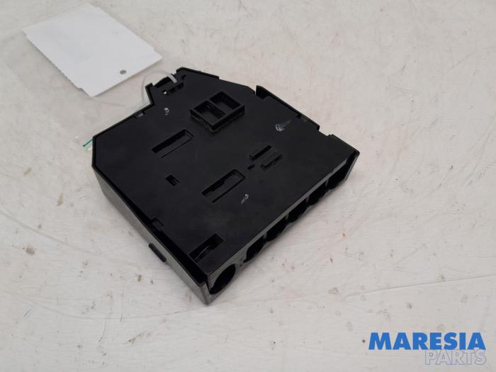 Gebruikte Zekering Citroen C4 Berline (BA/BB/BC) ë-C4 50 kWh Prijs € 59,99 Margeregeling aangeboden door Maresia Parts