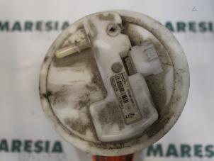 Gebruikte Brandstofpomp Elektrisch Renault Clio III (BR/CR) 1.2 16V 75 Prijs € 20,00 Margeregeling aangeboden door Maresia Parts