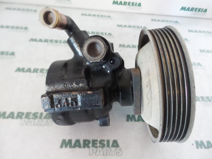 Gebruikte Pomp Servo Fiat Brava (182B) 1.4 S,SX 12V Prijs € 50,00 Margeregeling aangeboden door Maresia Parts