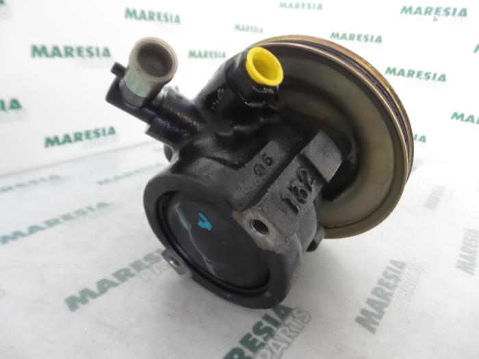 Stuurbekrachtiging Pomp van een Fiat Brava (182B) 1.6 16V 1995