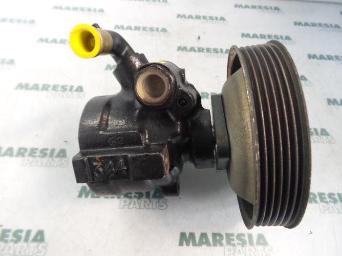 Gebruikte Pomp Servo Fiat Brava (182B) 1.4 S,SX 12V Prijs € 50,00 Margeregeling aangeboden door Maresia Parts