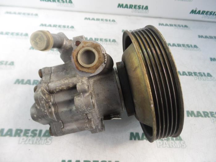 Gebruikte Pomp Servo Fiat Brava (182B) 1.4 S,SX 12V Prijs € 50,00 Margeregeling aangeboden door Maresia Parts