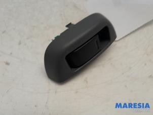 Gebruikte Schakelaar Elektrisch Raam Citroen C1 1.0 12V Prijs € 10,00 Margeregeling aangeboden door Maresia Parts