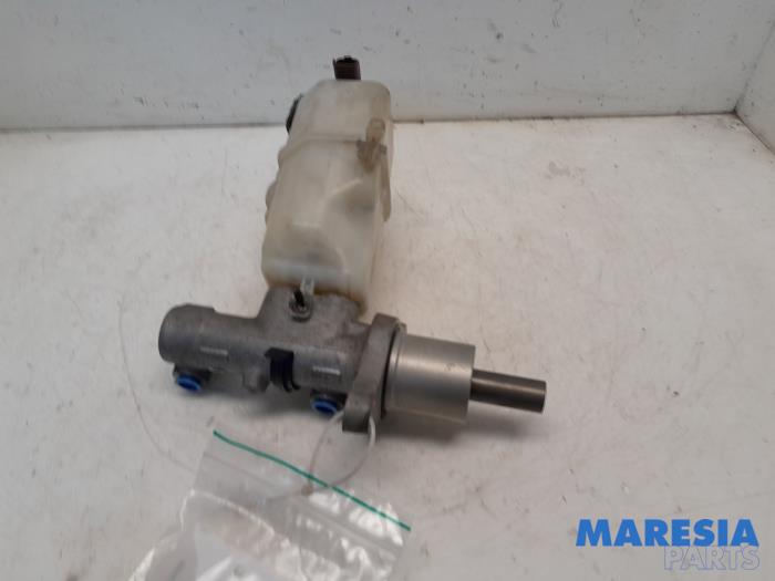 Gebruikte Hoofdremcilinder Citroen C5 III Berline (RD) 2.0 16V Prijs € 34,99 Margeregeling aangeboden door Maresia Parts