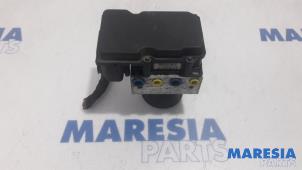 Gebruikte ABS Pomp Renault Trafic New (FL) 2.0 dCi 16V 115 Prijs € 181,50 Inclusief btw aangeboden door Maresia Parts