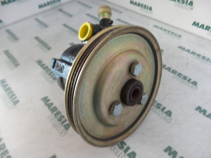 Stuurbekrachtiging Pomp van een Fiat Palio Weekend (178D) 1.6 16V 1998
