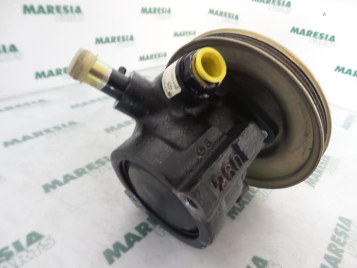 Stuurbekrachtiging Pomp van een Fiat Palio Weekend (178D) 1.6 16V 1998