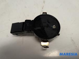 Gebruikte Regensensor Citroen C4 Cactus (0B/0P) 1.2 PureTech 110 12V Prijs € 24,20 Margeregeling aangeboden door Maresia Parts