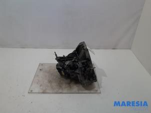 Gebruikte Versnellingsbak Renault Clio III (BR/CR) 1.4 16V Prijs € 349,99 Margeregeling aangeboden door Maresia Parts