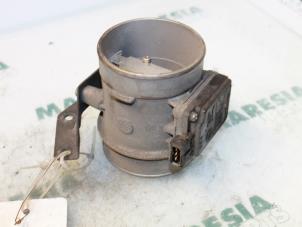 Gebruikte Luchthoeveelheidsmeter Fiat Barchetta (183) 1.8 16V Prijs € 50,00 Margeregeling aangeboden door Maresia Parts