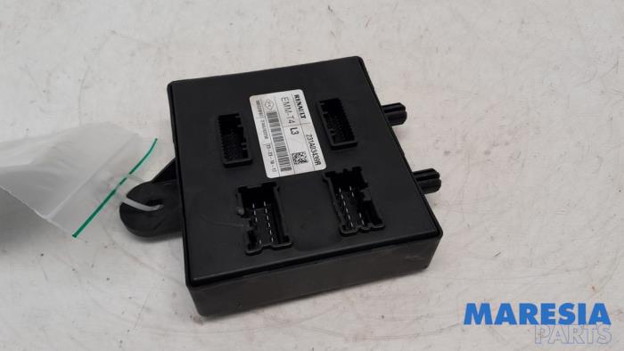 Gebruikte Computer Body Control Renault Captur I (2R) 1.2 TCE 16V EDC Prijs € 90,00 Margeregeling aangeboden door Maresia Parts