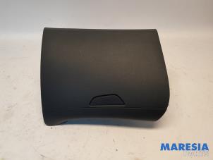 Gebruikte Dashboardkastje Renault Captur (2R) 1.2 TCE 16V EDC Prijs € 39,99 Margeregeling aangeboden door Maresia Parts