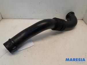 Gebruikte Intercooler Buis Renault Trafic New (FL) 2.5 dCi 16V 145 Prijs € 54,45 Inclusief btw aangeboden door Maresia Parts