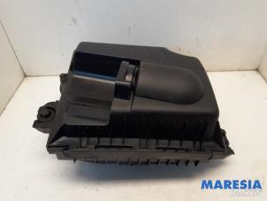 Gebruikte Luchtfilterhuis Renault Trafic New (FL) 2.5 dCi 16V 145 Prijs € 60,50 Inclusief btw aangeboden door Maresia Parts
