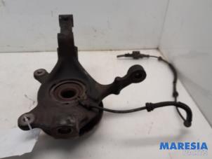 Gebruikte Asschenkel rechts-voor Renault Trafic New (FL) 2.5 dCi 16V 145 Prijs € 127,05 Inclusief btw aangeboden door Maresia Parts