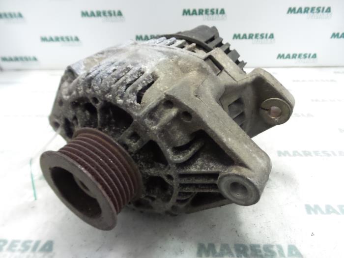 Gebruikte Dynamo Renault Laguna I Grandtour (K56) 1.8 RN,RT Prijs € 35,00 Margeregeling aangeboden door Maresia Parts