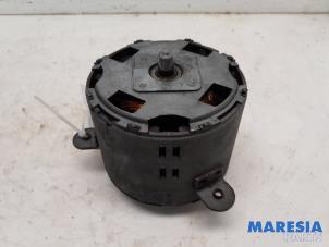 Gebruikte Koelvin Motor Renault Trafic New (FL) 2.5 dCi 16V 145 Prijs € 42,35 Inclusief btw aangeboden door Maresia Parts