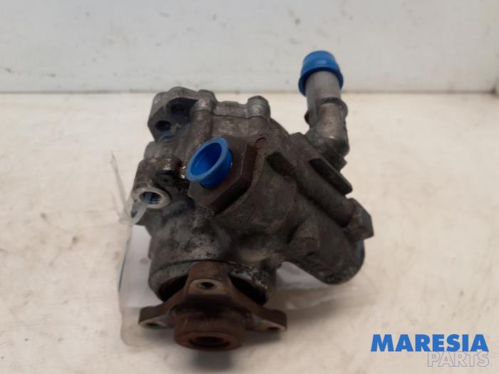 Gebruikte Pomp Servo Renault Trafic New (FL) 2.5 dCi 16V 145 Prijs € 121,00 Inclusief btw aangeboden door Maresia Parts