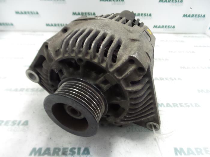 Gebruikte Dynamo Renault Laguna I Grandtour (K56) 1.8 RN,RT Prijs € 35,00 Margeregeling aangeboden door Maresia Parts