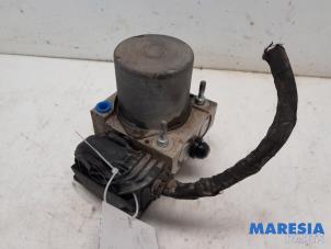 Gebruikte ABS Pomp Renault Trafic New (FL) 2.5 dCi 16V 145 Prijs € 190,58 Inclusief btw aangeboden door Maresia Parts