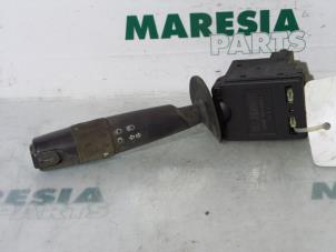 Gebruikte Knipperlicht Schakelaar Fiat Ulysse (220) 1.9 Tds Prijs € 25,00 Margeregeling aangeboden door Maresia Parts