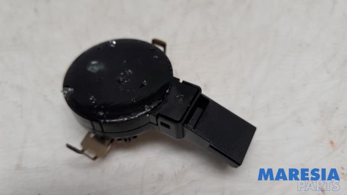Gebruikte Regensensor Citroen C5 Aircross I (A4/AC/AJ/AR) 1.6 Hybrid 225 16V Prijs € 29,28 Inclusief btw aangeboden door Maresia Parts