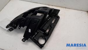 Gebruikte Bumpersteun rechts-achter Citroen C5 Aircross I (A4/AC/AJ/AR) 1.6 Hybrid 225 16V Prijs € 24,19 Inclusief btw aangeboden door Maresia Parts