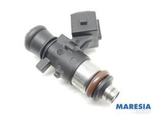 Gebruikte Injector (benzine injectie) Fiat Punto III (199) 0.9 TwinAir Turbo 100 Prijs € 15,00 Margeregeling aangeboden door Maresia Parts