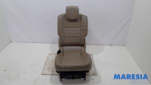 Gebruikte Stoel achter Renault Scénic III (JZ) 2.0 16V CVT Prijs € 120,00 Margeregeling aangeboden door Maresia Parts