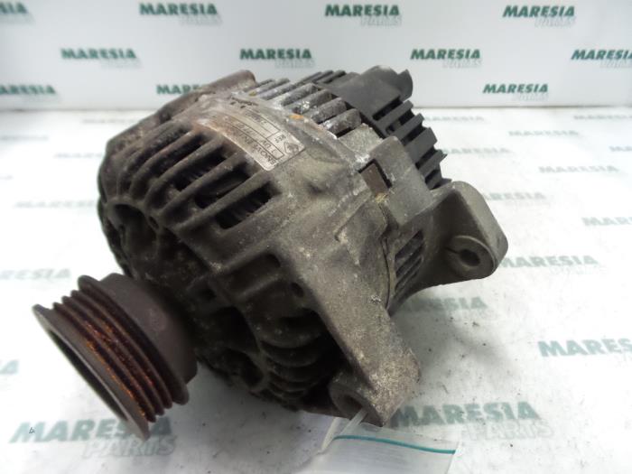 Gebruikte Dynamo Renault Safrane I 2.2i Si 8V Prijs € 50,00 Margeregeling aangeboden door Maresia Parts