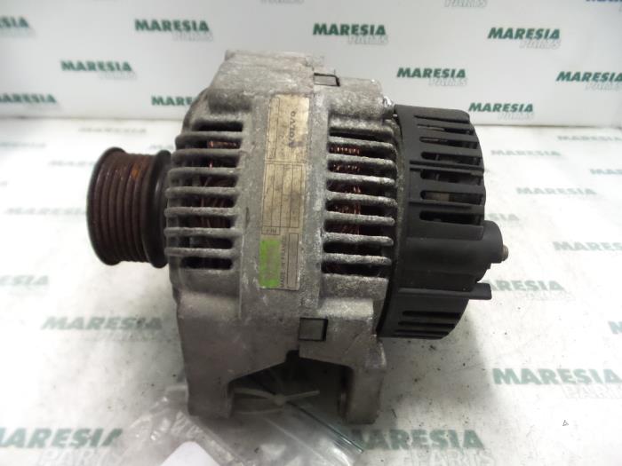 Dynamo van een Renault Safrane II 2.0 16V RTE,RXE 1997