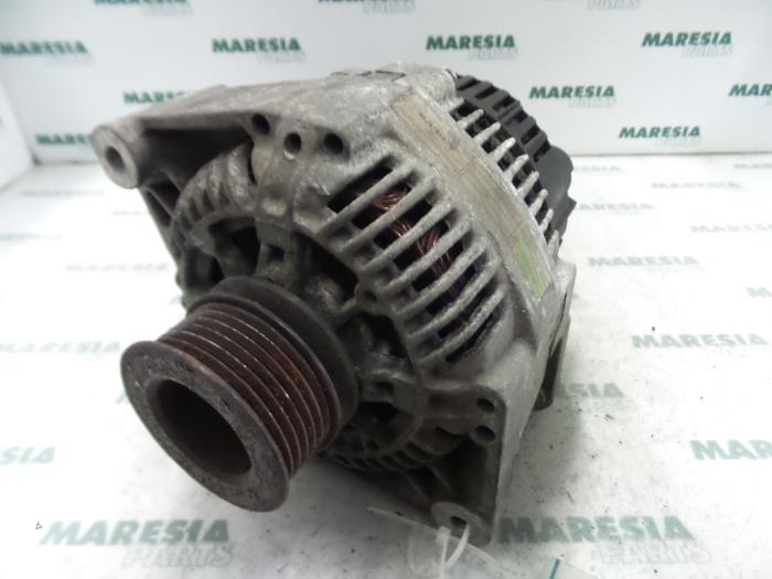 Dynamo van een Renault Safrane II 2.0 16V RTE,RXE 1997