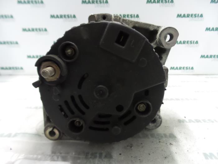 Dynamo van een Renault Safrane II 2.0 16V RTE,RXE 1997