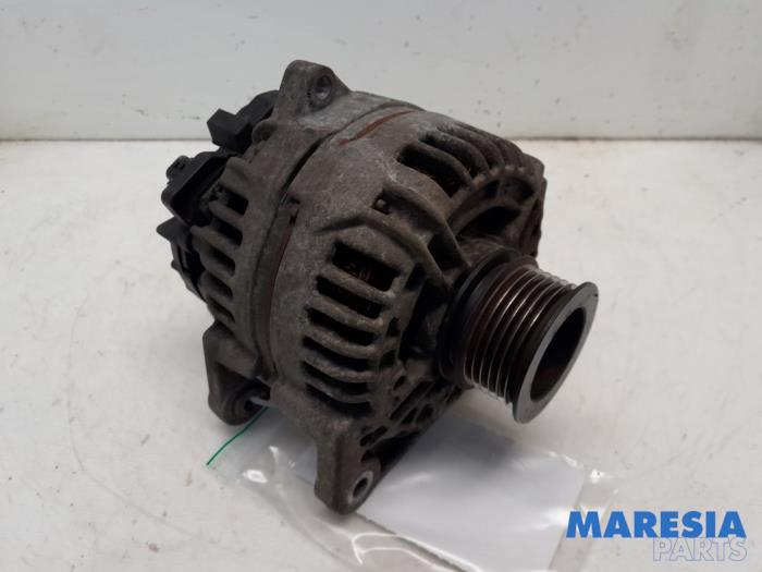 Gebruikte Alternator Renault Clio III (BR/CR) 1.4 16V Prijs € 75,00 Margeregeling aangeboden door Maresia Parts