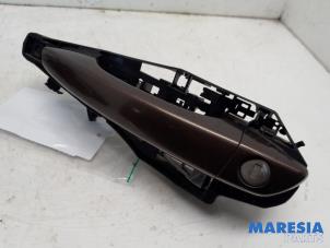 Gebruikte Greep achterdeur Bus-Bestel Peugeot Expert (V1/VA/VB/VE/VF/VT/VY) 2.0 Blue HDi 120 16V Prijs € 42,34 Inclusief btw aangeboden door Maresia Parts