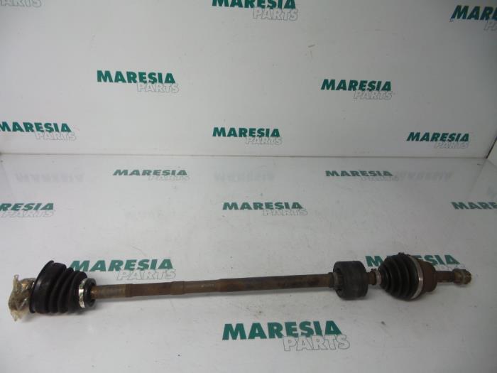 Gebruikte Aandrijfas rechts-voor Fiat Palio Weekend (178D) 1.6 16V Prijs € 40,00 Margeregeling aangeboden door Maresia Parts