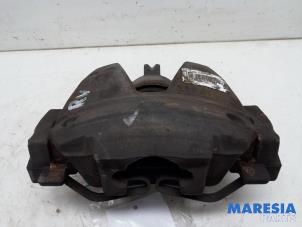 Gebruikte Remklauw (Tang) rechts-voor Peugeot Expert (V1/VA/VB/VE/VF/VT/VY) 2.0 Blue HDi 120 16V Prijs € 42,34 Inclusief btw aangeboden door Maresia Parts