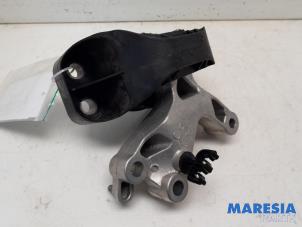 Gebruikte Motorrubber Renault Captur (2R) 1.2 TCE 16V EDC Prijs € 30,00 Margeregeling aangeboden door Maresia Parts