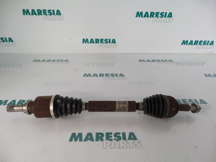 Gebruikte Steekas links-voor Renault Grand Scénic II (JM) 1.5 dCi 100 Prijs € 35,00 Margeregeling aangeboden door Maresia Parts