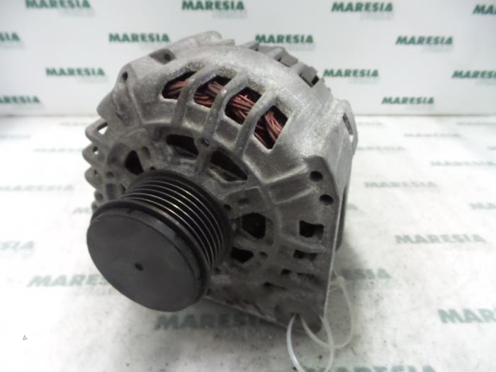 Gebruikte Dynamo Renault Clio II (BB/CB) 1.2 Prijs € 40,00 Margeregeling aangeboden door Maresia Parts