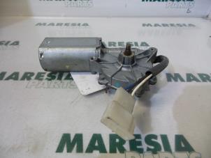 Gebruikte Ruitenwissermotor achter Renault Safrane II 2.0 16V RTE,RXE Prijs € 25,00 Margeregeling aangeboden door Maresia Parts