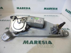 Gebruikte Ruitenwissermotor achter Renault Safrane II 2.5 20V RXE,RXT Prijs € 25,00 Margeregeling aangeboden door Maresia Parts