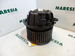 Gebruikte Kachel Ventilatiemotor Citroen C3 Pluriel (HB) 1.6 16V Prijs € 25,00 Margeregeling aangeboden door Maresia Parts
