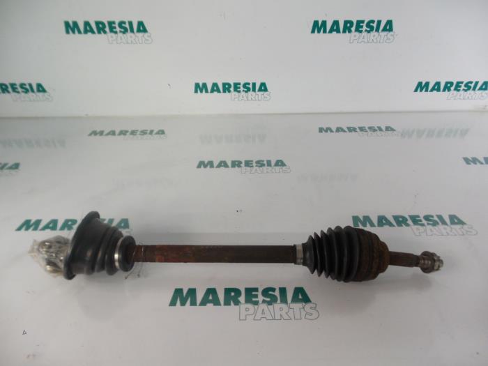 Gebruikte Steekas links-voor Renault Megane (BA) 2.0i ,Autom. Prijs € 35,00 Margeregeling aangeboden door Maresia Parts