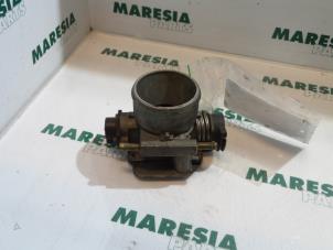 Gebruikte Gasklephuis Fiat Bravo (182A) 1.6 SX 16V Prijs € 40,00 Margeregeling aangeboden door Maresia Parts