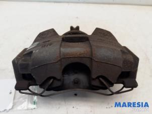 Gebruikte Remklauw (Tang) rechts-voor Renault Scénic III (JZ) 2.0 16V CVT Prijs € 25,00 Margeregeling aangeboden door Maresia Parts