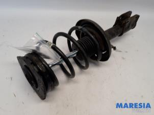 Gebruikte Schokdemperpoot links-voor Renault Scénic III (JZ) 2.0 16V CVT Prijs € 35,00 Margeregeling aangeboden door Maresia Parts